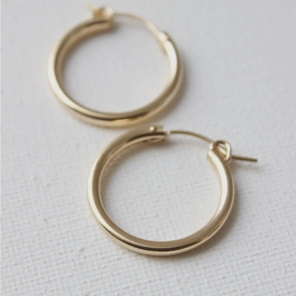 Elegant Gold Hoop Earrings